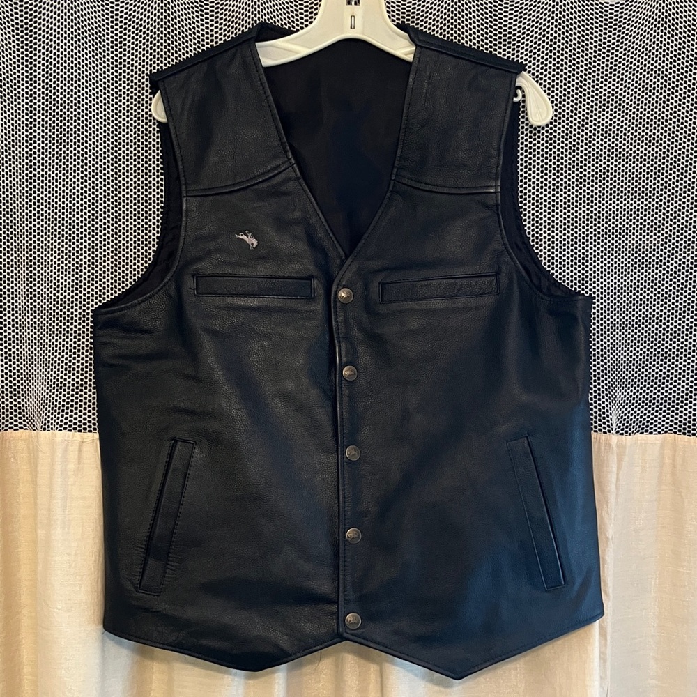 Wyoming traders Leather Men's Vest - Classic Button Front with gun holsters